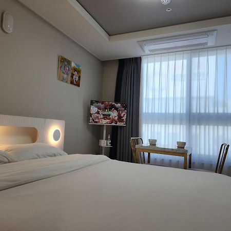Daegu Star B&B Dsr Hotel Lily Guestroom ภายนอก รูปภาพ
