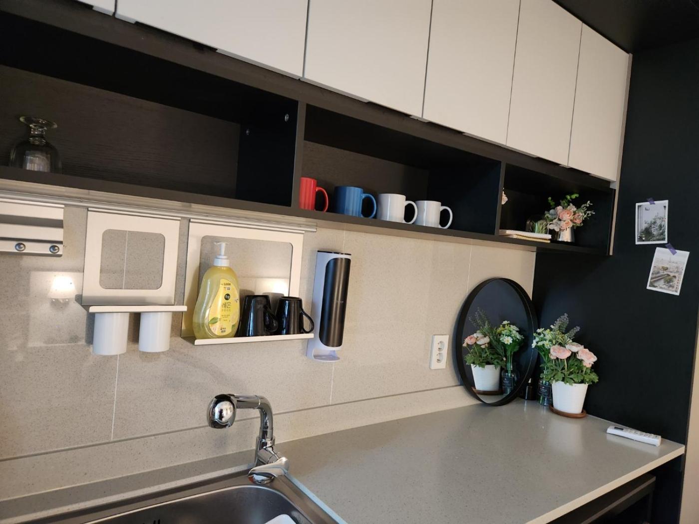 Daegu Star B&B Dsr Hotel Lily Guestroom ภายนอก รูปภาพ
