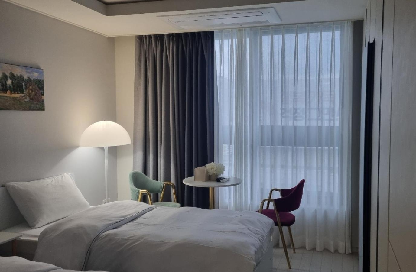 Daegu Star B&B Dsr Hotel Lily Guestroom ภายนอก รูปภาพ