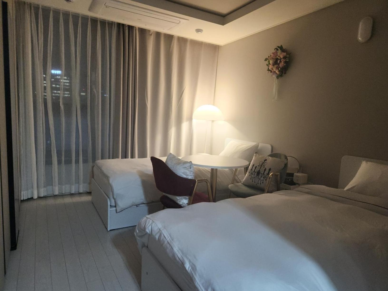 Daegu Star B&B Dsr Hotel Lily Guestroom ภายนอก รูปภาพ