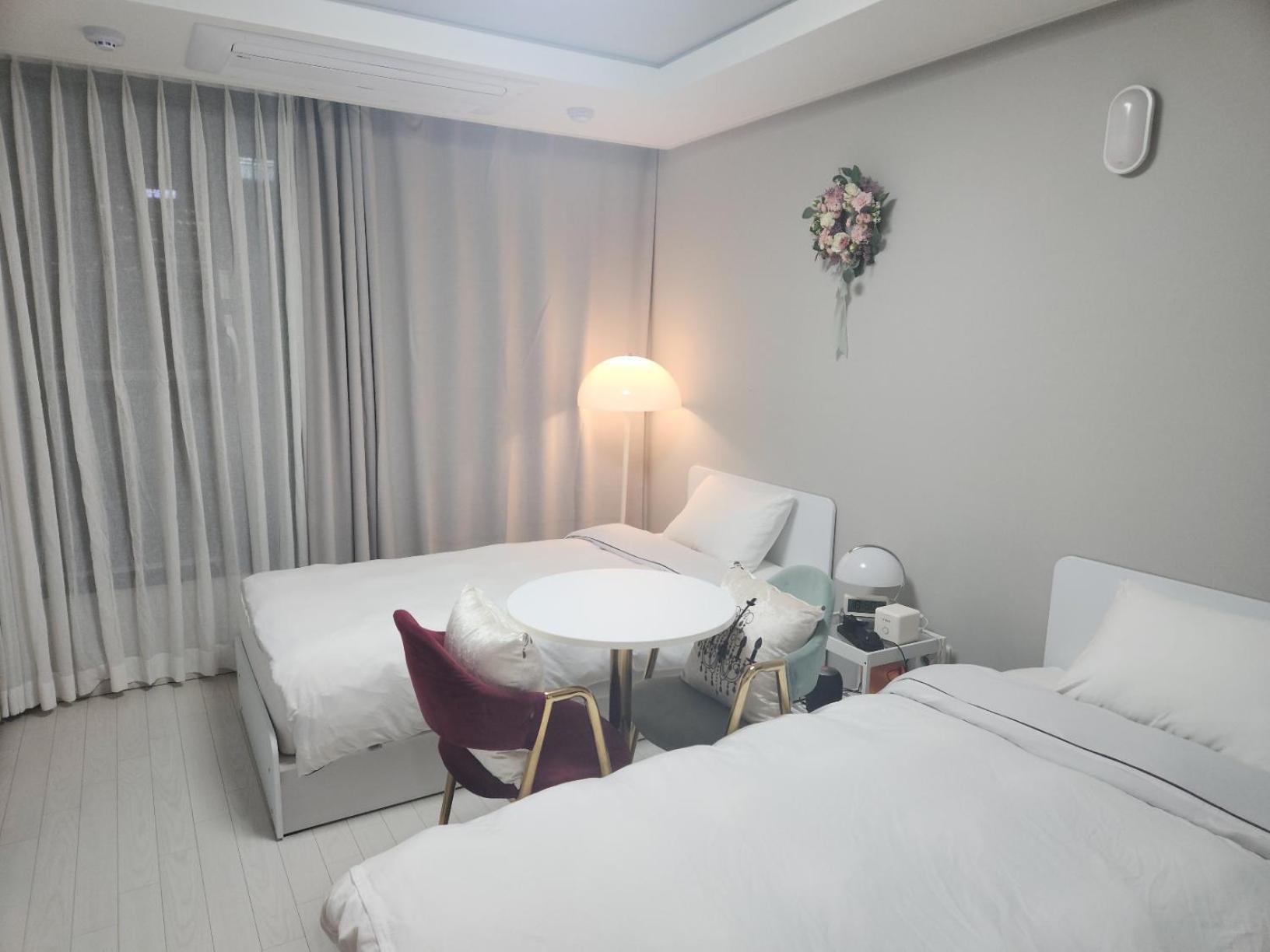Daegu Star B&B Dsr Hotel Lily Guestroom ภายนอก รูปภาพ