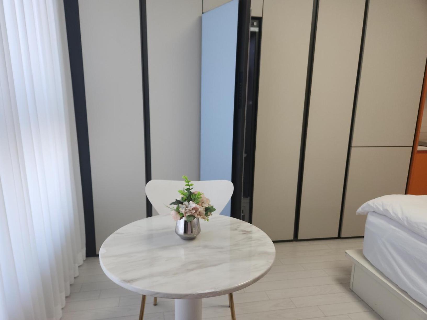 Daegu Star B&B Dsr Hotel Lily Guestroom ภายนอก รูปภาพ