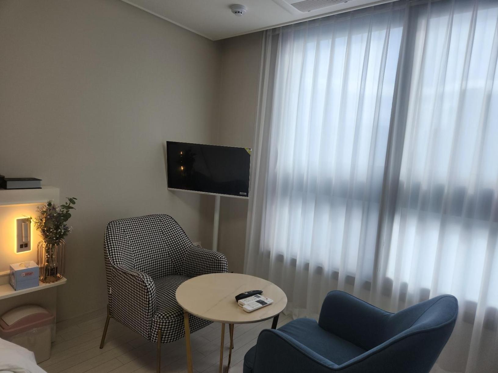Daegu Star B&B Dsr Hotel Lily Guestroom ภายนอก รูปภาพ
