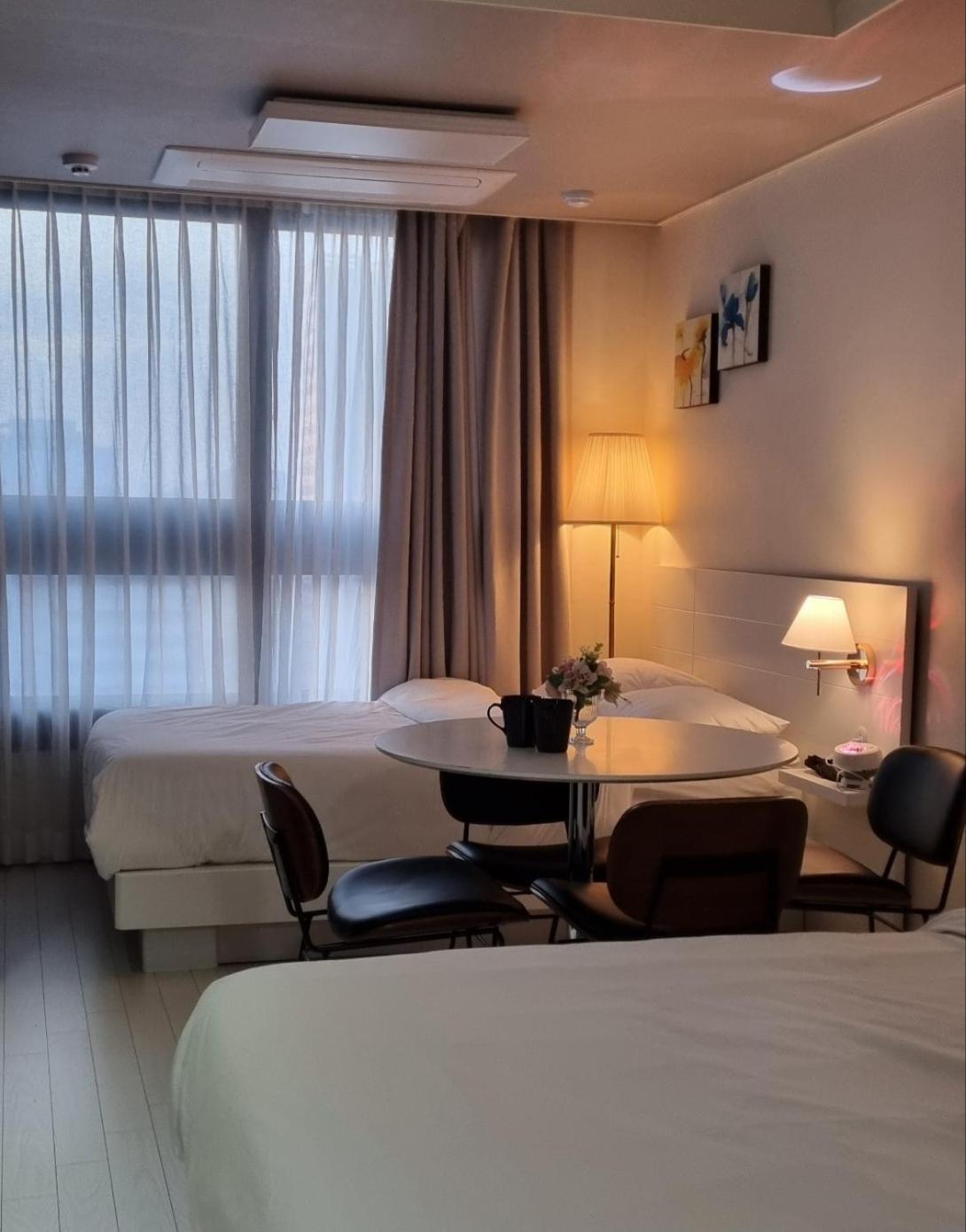 Daegu Star B&B Dsr Hotel Lily Guestroom ภายนอก รูปภาพ