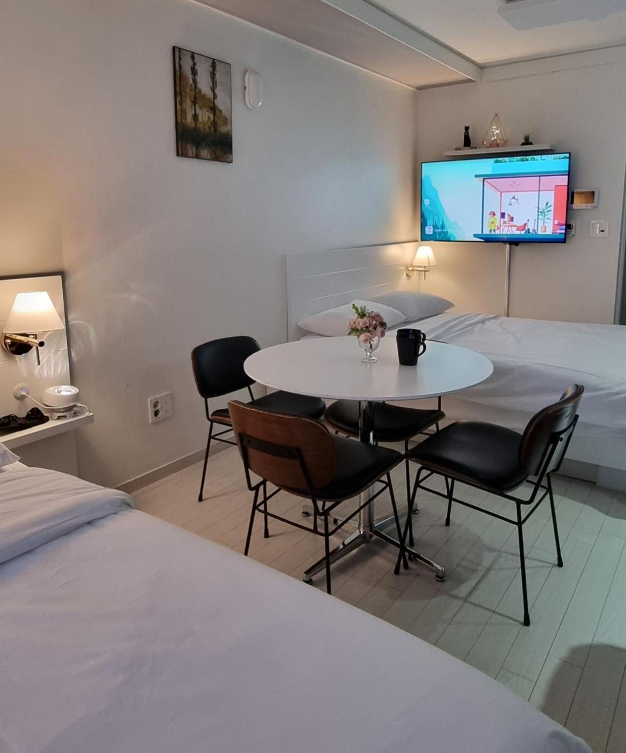Daegu Star B&B Dsr Hotel Lily Guestroom ภายนอก รูปภาพ